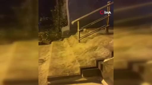 Üsküdar'da sağanak yağış etkili oldu