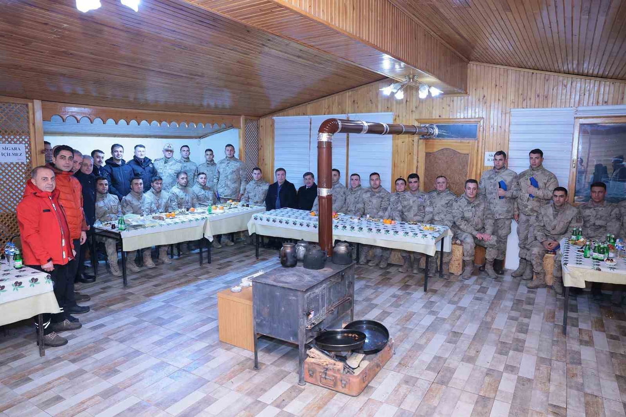 VALİ AYDOĞDU’DAN JANDARMA KOMANDO ASAYİŞ BÖLÜĞÜ’NE YENİ YIL ZİYARETİ