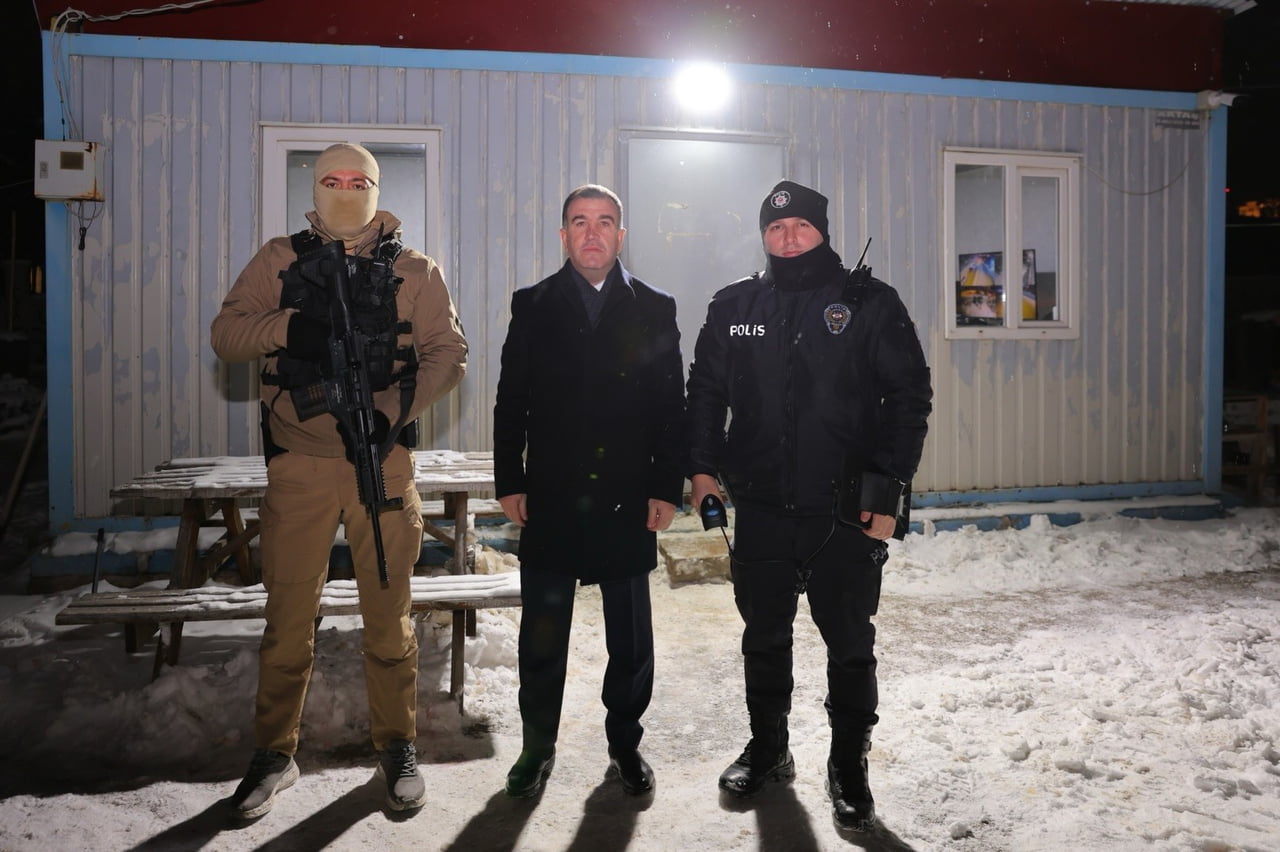 VALİ ELDİVAN YENİ YILA GÖREVİ BAŞINDAKİ GÜVENLİK GÜÇLERİYLE GİRDİ