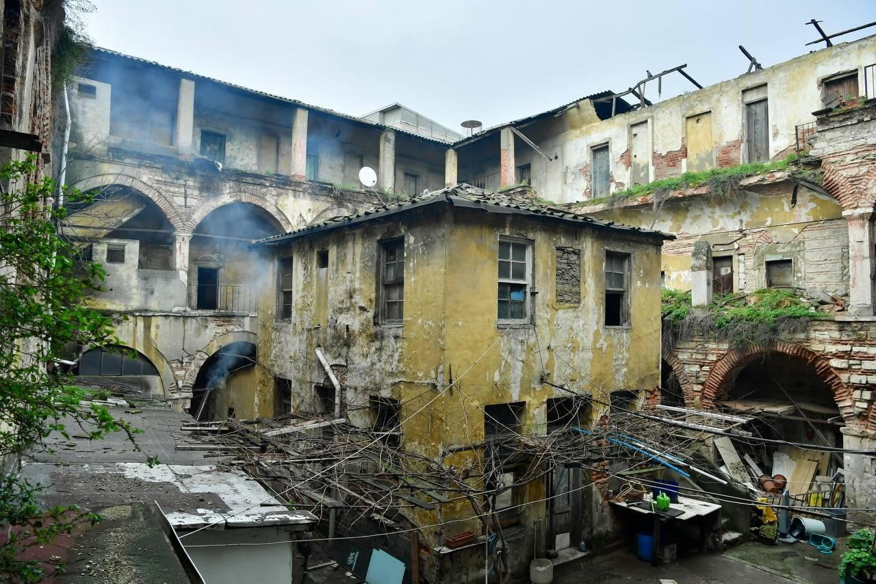 VALİ GÜL, YADİGÂR PROJESİ KAPSAMINDA FATİH BELEDİYESİ İŞ BİRLİĞİYLE RESTORE EDİLMESİ PLANLANAN...