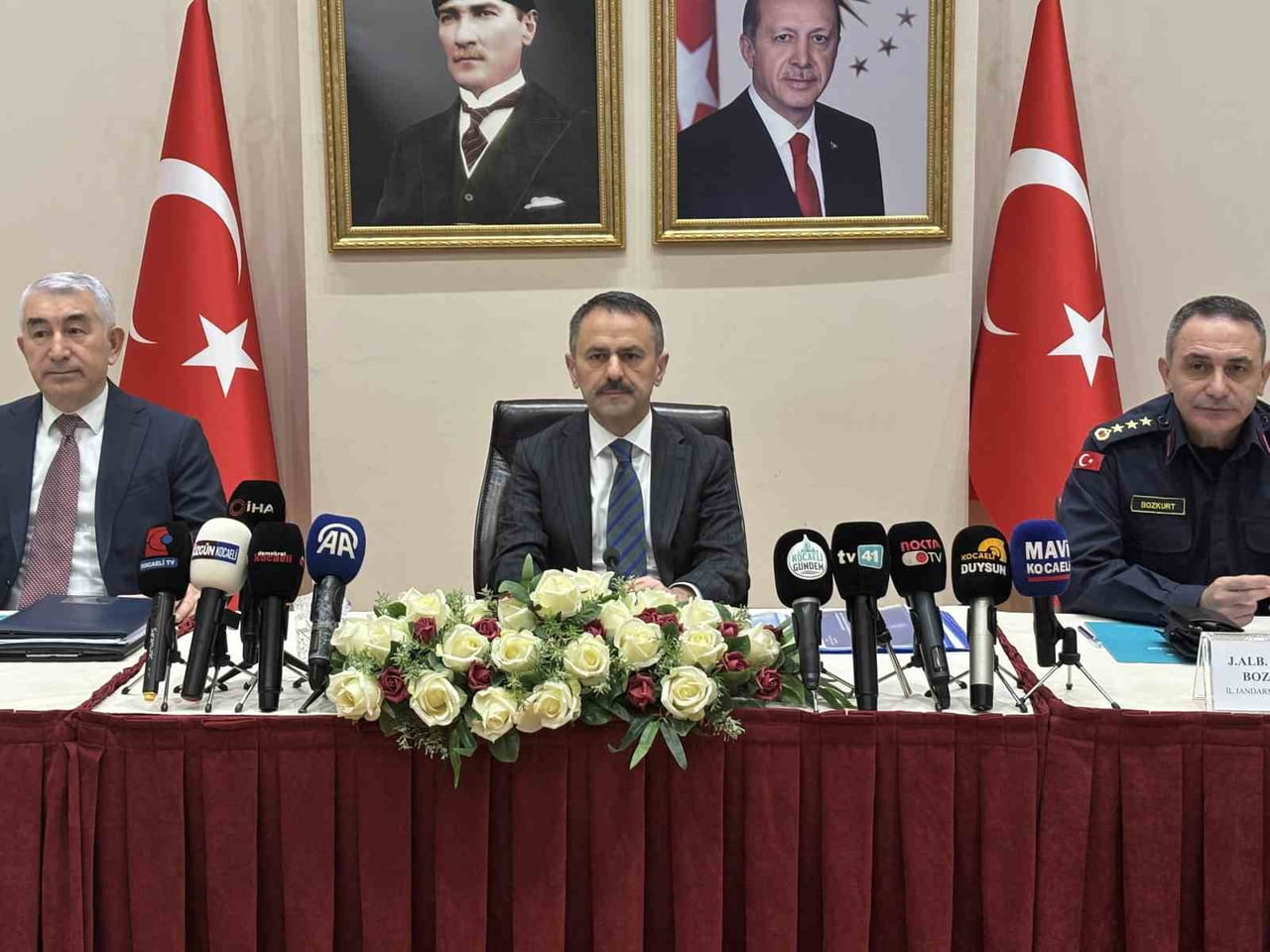 VALİ İLHAMİ AKTAŞ, KARAMÜRSEL ALP TOPLANTI SALONU'NDA DÜZENLEDİĞİ BASIN TOPLANTISINDA, İL EMNİYET...