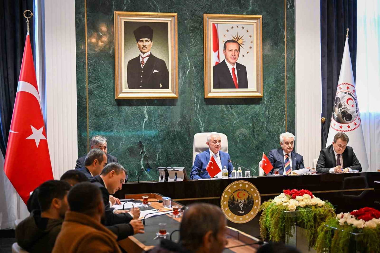 VALİ YARDIMCILARI VE İLGİLİ KURUM YETKİLİLERİNİN DE HAZIR BULUNDUĞU TOPLANTIDA VATANDAŞLARLA...