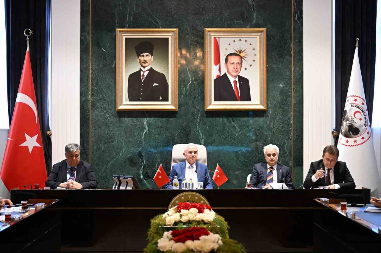 VALİ YARDIMCILARI VE İLGİLİ KURUM YETKİLİLERİNİN DE HAZIR BULUNDUĞU TOPLANTIDA VATANDAŞLARLA...