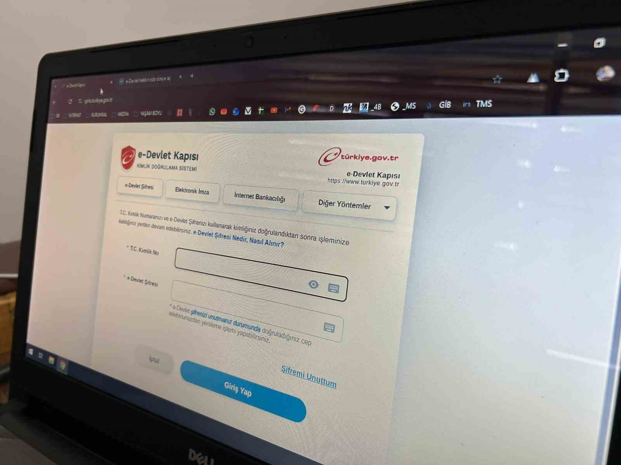 VAN'DA BİLİŞİM UZMANI BİLGİN BERGE, DOLANDIRICILARIN E-DEVLET’İN BİREBİR KOPYALARINI OLUŞTURARAK...