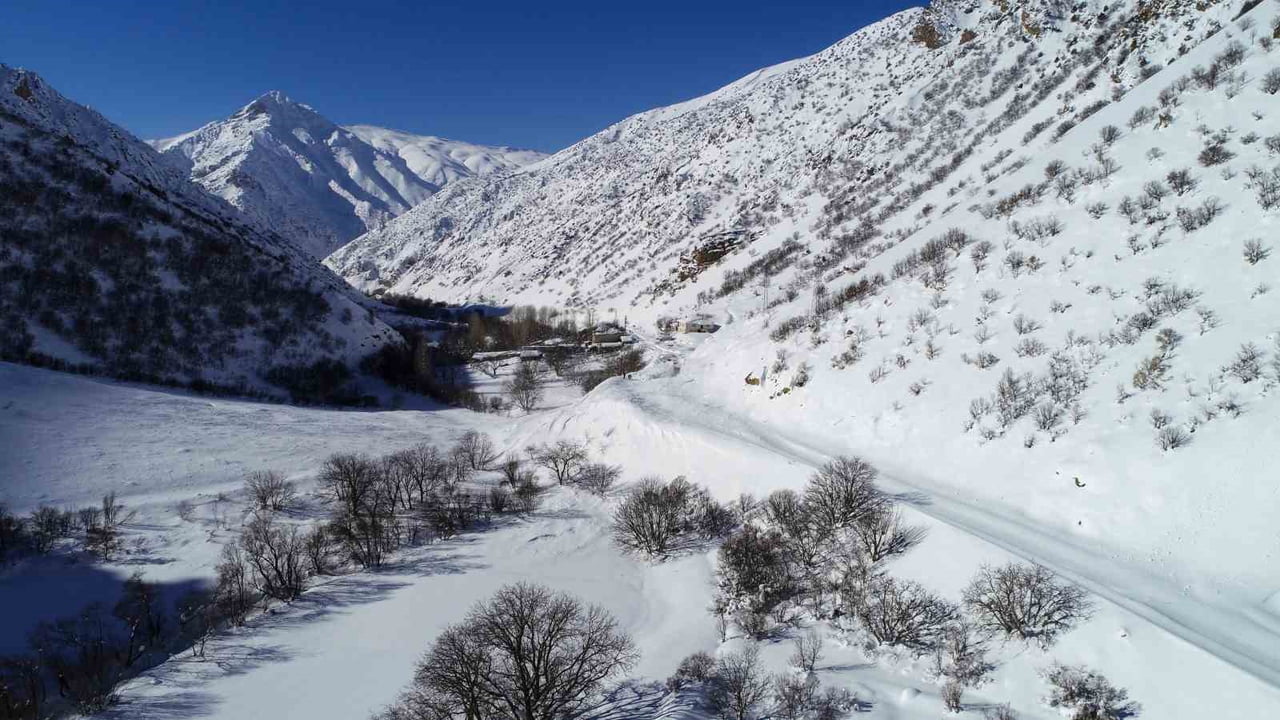 VAN-ÇATAK YOLU 4 GÜNDÜR ULAŞIMA KAPALI