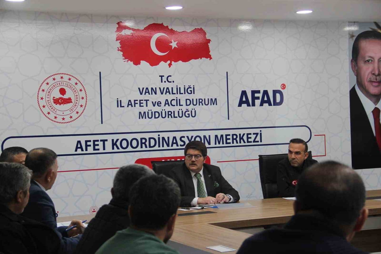 VAN’DA ETKİSİNİ SÜRDÜREN OLUMSUZ HAVA KOŞULLARINA KARŞI ALINACAK TEDBİRLERİN DEĞERLENDİRİLMESİ VE...