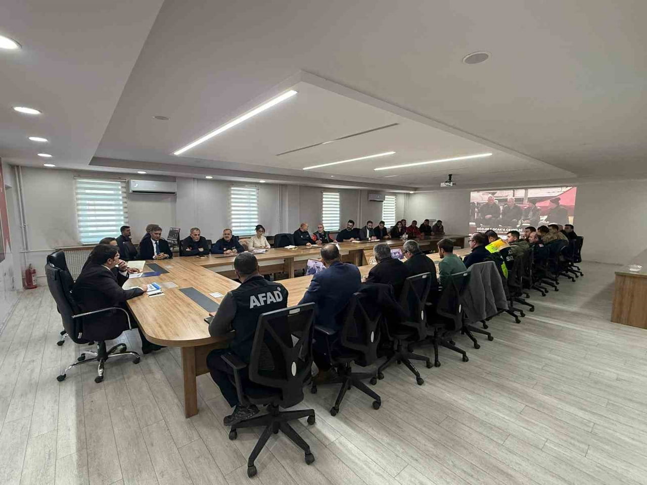 VAN’DA ETKİSİNİ SÜRDÜREN OLUMSUZ HAVA KOŞULLARINA KARŞI ALINACAK TEDBİRLERİN DEĞERLENDİRİLMESİ VE...