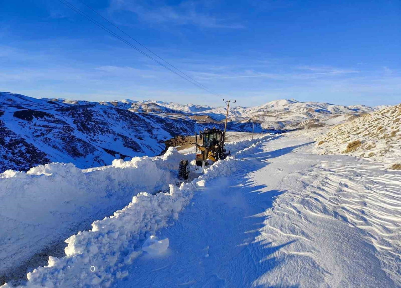 VAN GENELİNDE 2 HAFTADAN BU YANA ETKİLİ OLAN KAR YAĞIŞI GÜNLÜK YAŞAMI OLUMSUZ ETKİLERKEN, KENT...