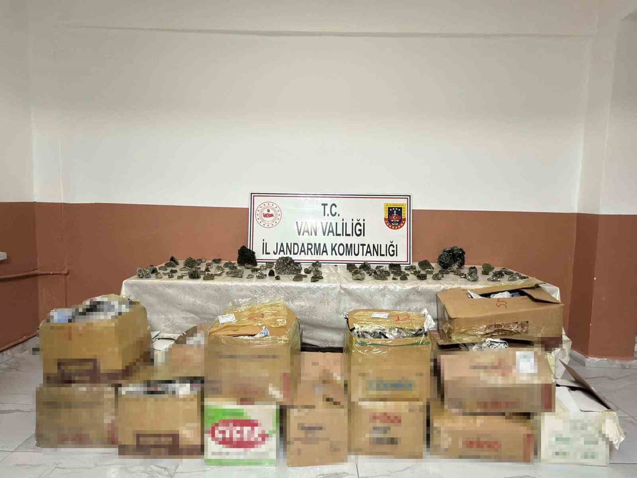 VAN’IN BAŞKALE İLÇESİNDE JANDARMA EKİPLERİNCE YÜRÜTÜLEN ÇALIŞMALAR SONUCUNDA PİYASA DEĞERİ 2...