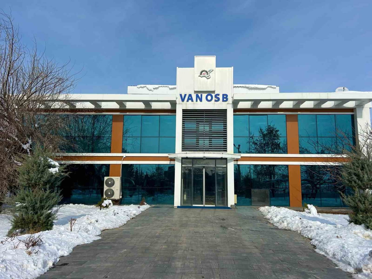 VAN ORGANİZE SANAYİ BÖLGESİ (OSB) YÖNETİM KURULU BAŞKANI MEMET ASLAN, SON DÖNEMDE OSB'YE...