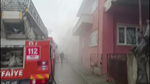 Yabancı uyruklu ailenin kaldığı evde çıkan yangın söndürüldü