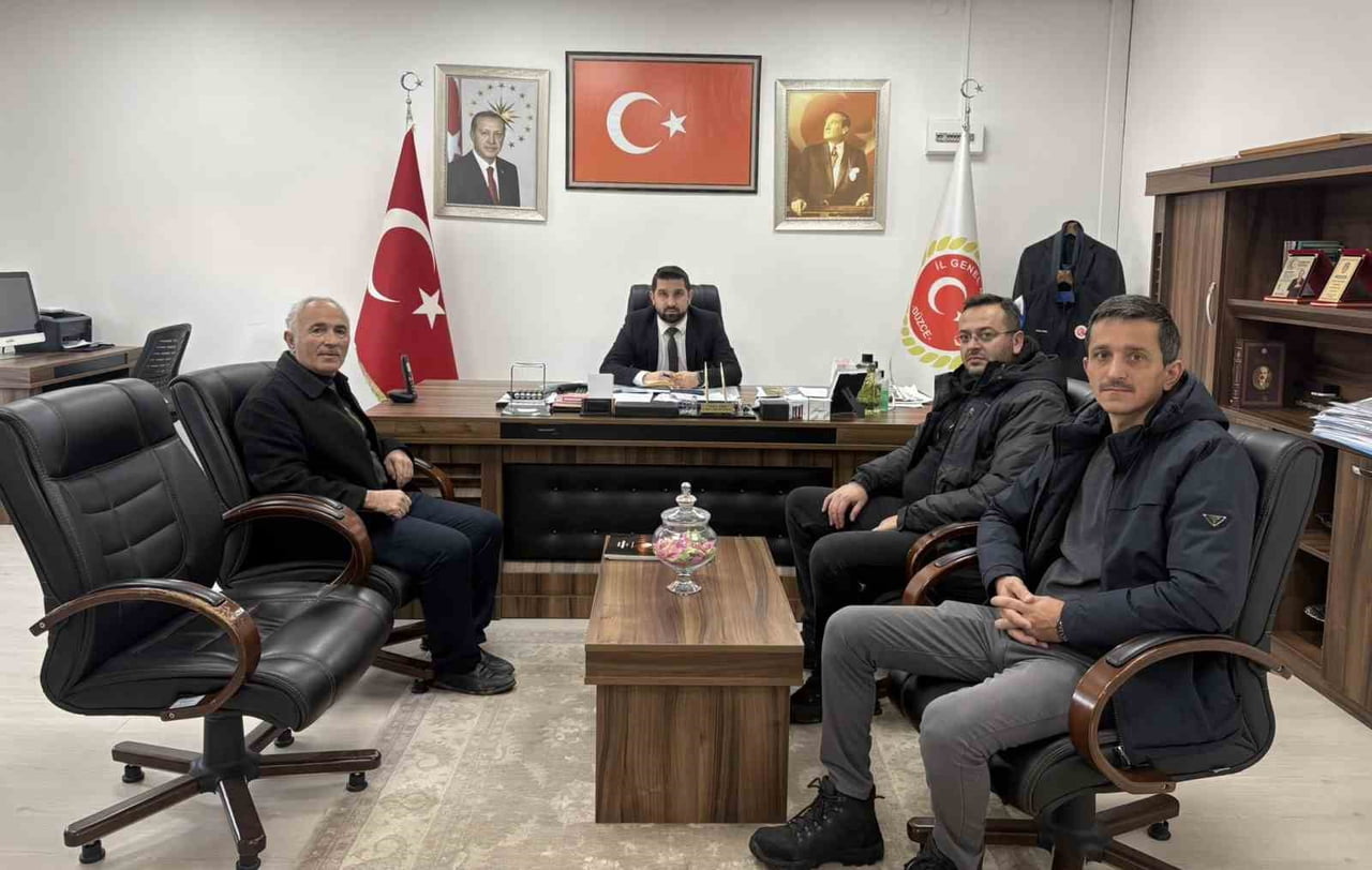 YAKA KÖYÜ MUHTARI NURETTİN KARAAHMET VE KÖY AZALARI, İL GENEL MECLİSİ BAŞKANI FAZLI KOÇ’U...