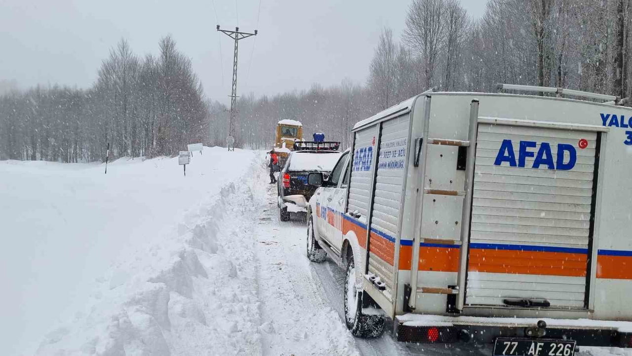 YALOVA'NIN ÇINARCIK İLÇESİNDE BULUNAN DELMECE YAYLASI'NDA MAHSUR KALAN 1'İ ÇOCUK 5 KİŞİ 6 SAATLİK...