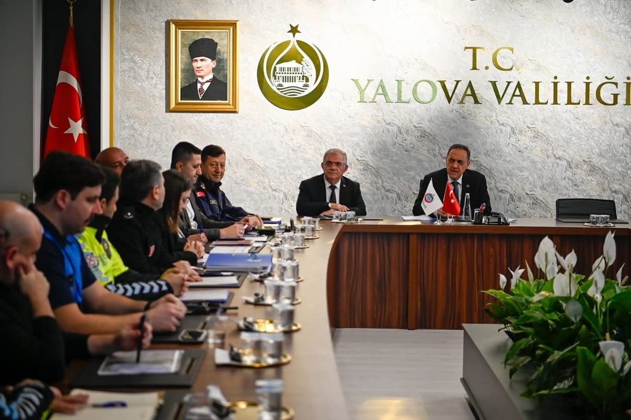 YALOVA GENELİNDE KARAYOLLARINDAKİ TRAFİK İŞARETLEMELERİNE YÖNELİK SADELEŞTİRME ÇALIŞMALARI...