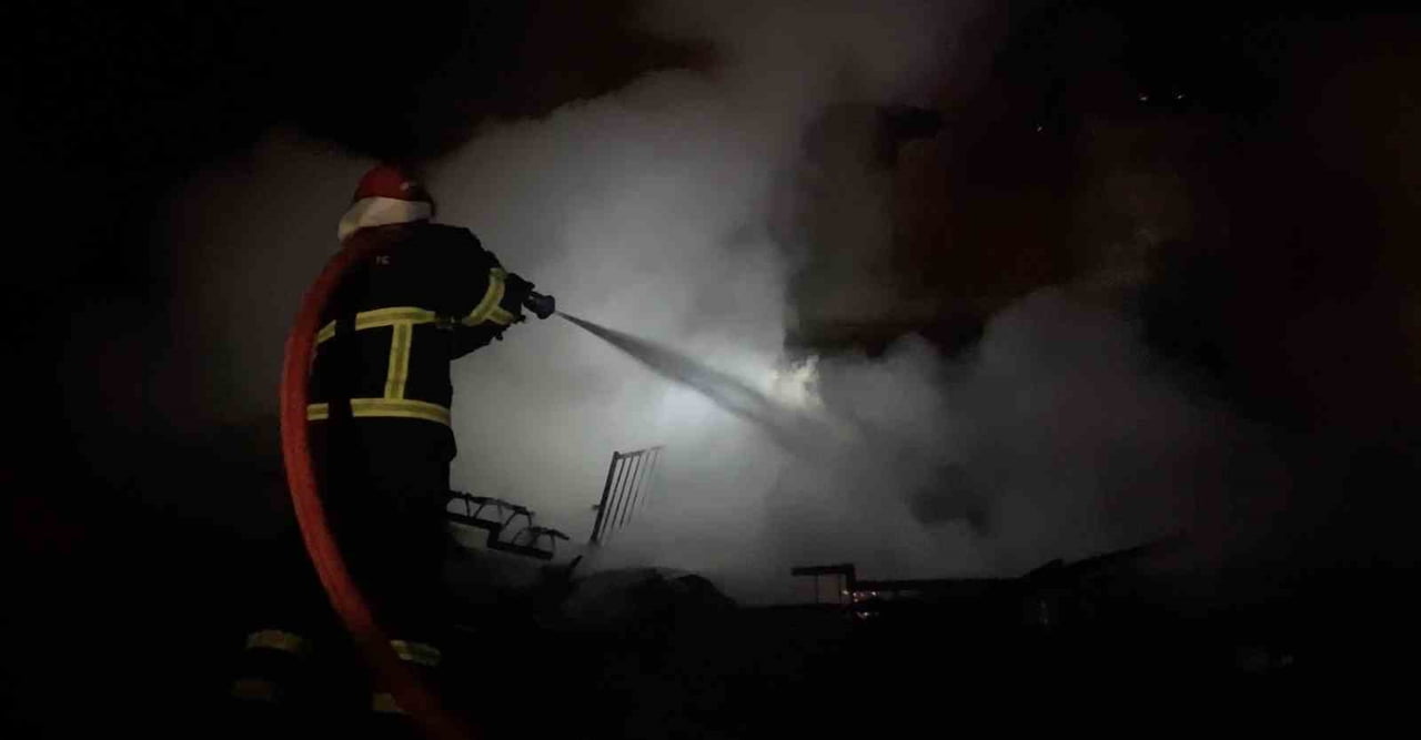 YANGINA EKİPLERİN MÜDAHALEDE BULUNMASI