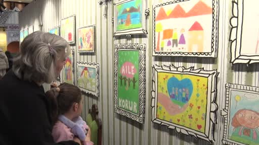 Yapay zeka ile canlandırılan aile hikayeleri ‘Bütün Mutlu Aileler Birbirine Benzer’ sergisinde...