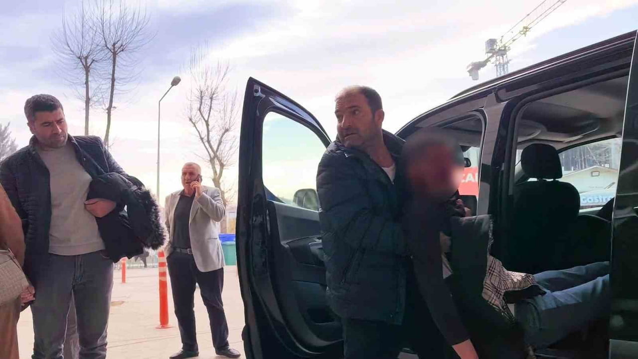 YARALI ÖZEL ARAÇLA İNEGÖL DEVLET HASTANESİNE KALDIRILDI.