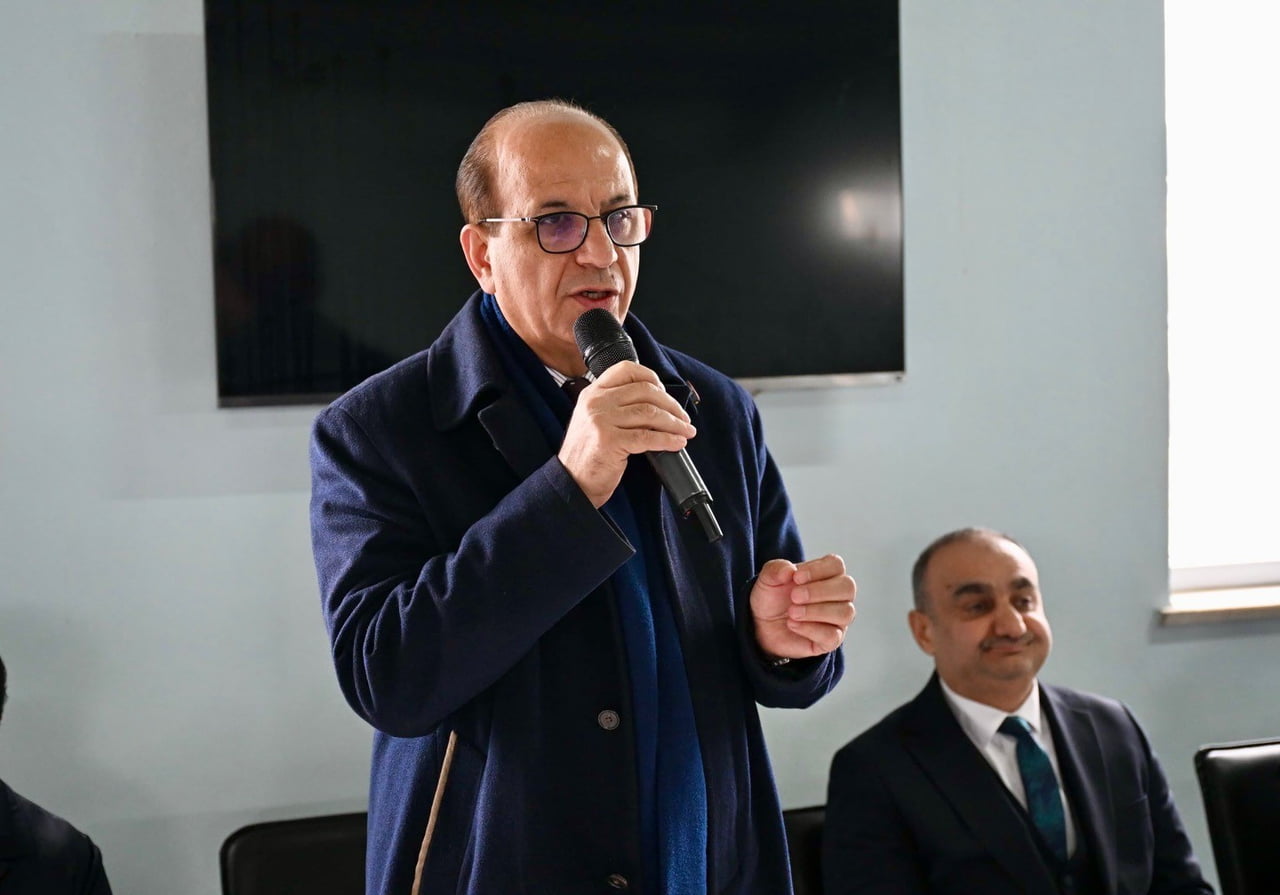 YEŞİLYURT BELEDİYE BAŞKANI PROF. DR. İLHAN GEÇİT, İLÇENİN DÖRT BİR YANINDA KARLA MÜCADELE...