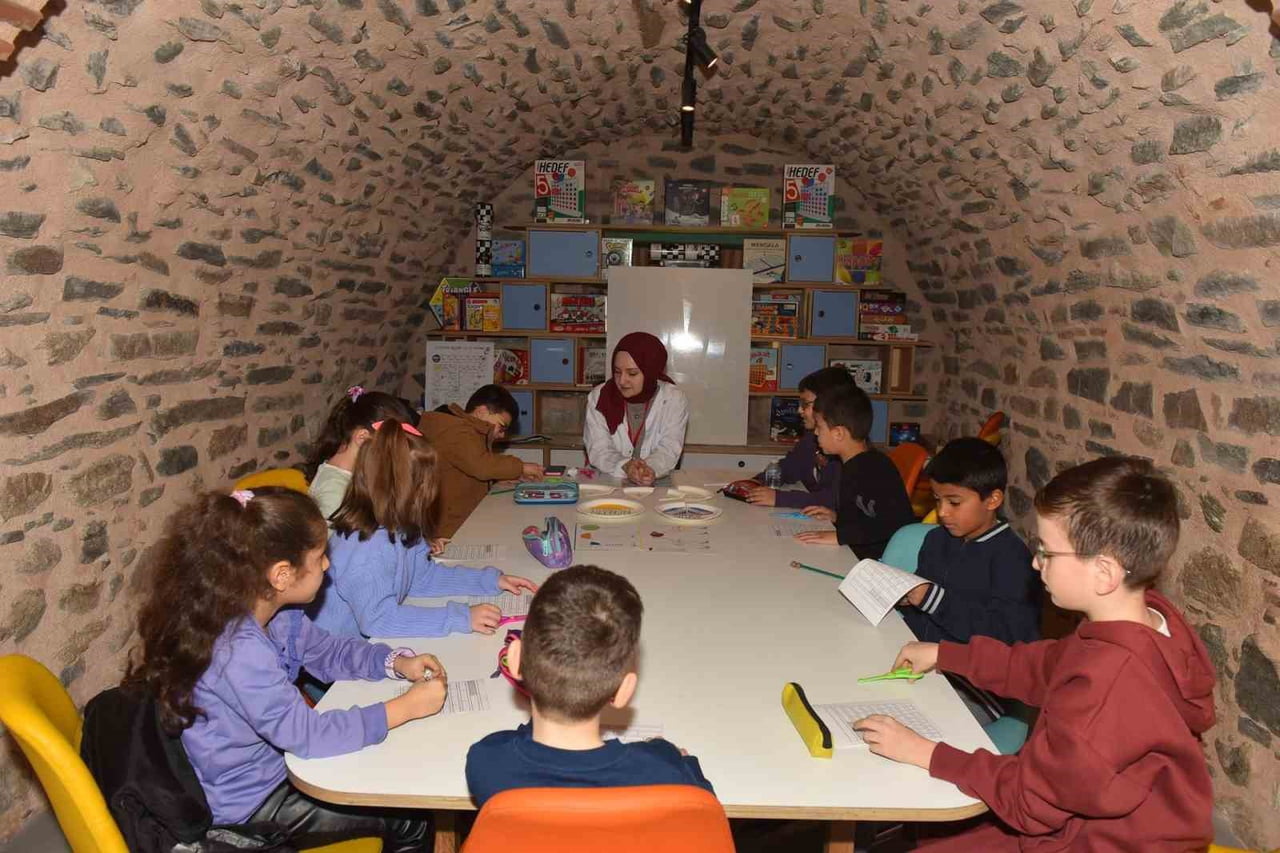 YILDIRIM BELEDİYESİ’NİN, 5-13 YAŞ ARASINDAKİ ÇOCUKLARA 23 FARKLI BRANŞTA EĞİTİM VEREN MOLLA YEGAN...