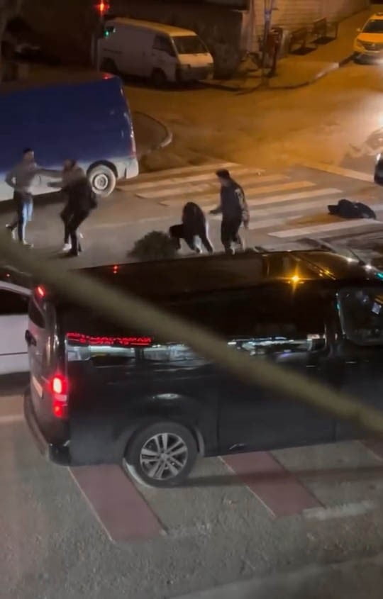 YILDIRIM İLÇESİNDE TRAFİKTE YAŞANAN KAVGA SIRASINDA BİR ÇOCUĞUN YOLA SAVRULMASI YÜREKLERİ AĞZA...