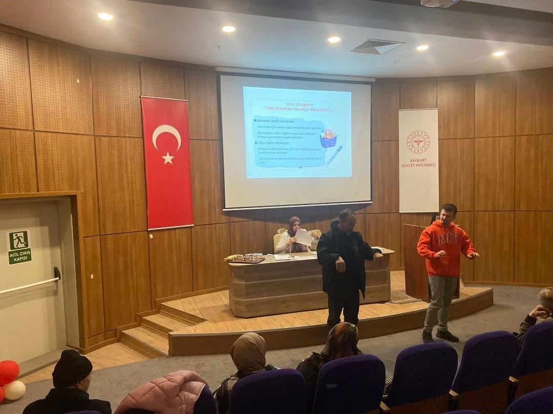 YILIN İLK DİYABET OKULU EĞİTİMİ YOĞUN KATILIMLA GERÇEKLEŞTİRİLDİ