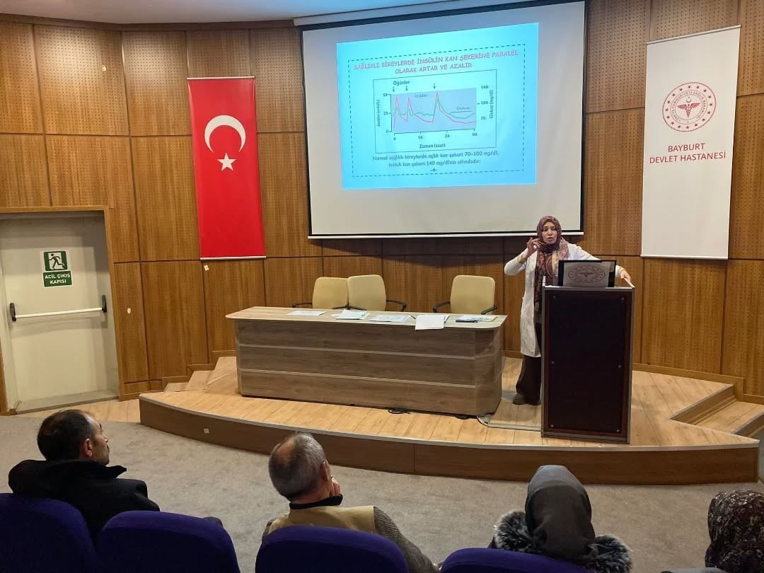 YILIN İLK DİYABET OKULU EĞİTİMİ YOĞUN KATILIMLA GERÇEKLEŞTİRİLDİ