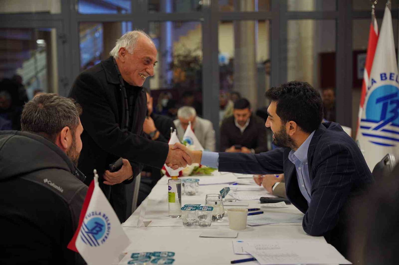 YOĞUN İLGİNİN GÖSTERİLDİĞİ PROGRAMDA TUZLA BELEDİYE BAŞKANI AV. EREN ALİ BİNGÖL, VATANDAŞLARIN...