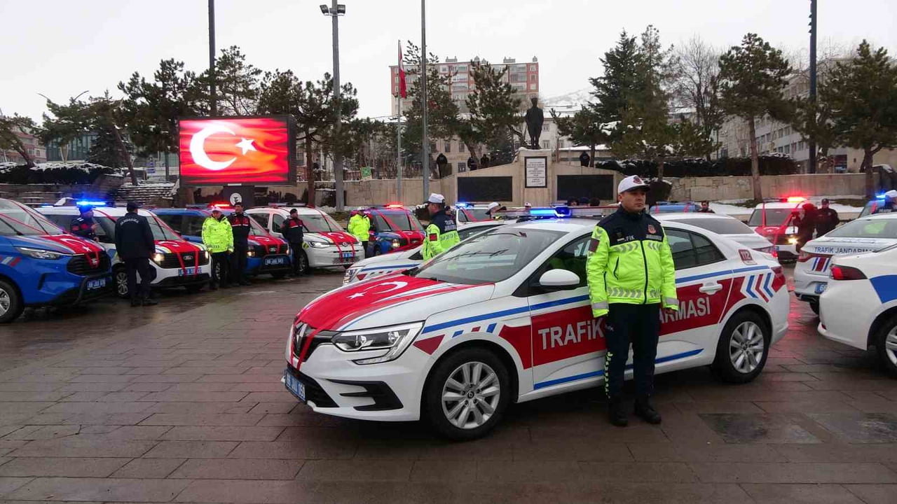 YOZGAT’TA 54 ADET ARAÇ EMNİYET VE JANDARMA TEŞKİLATLARINA TESLİM EDİLDİ.-