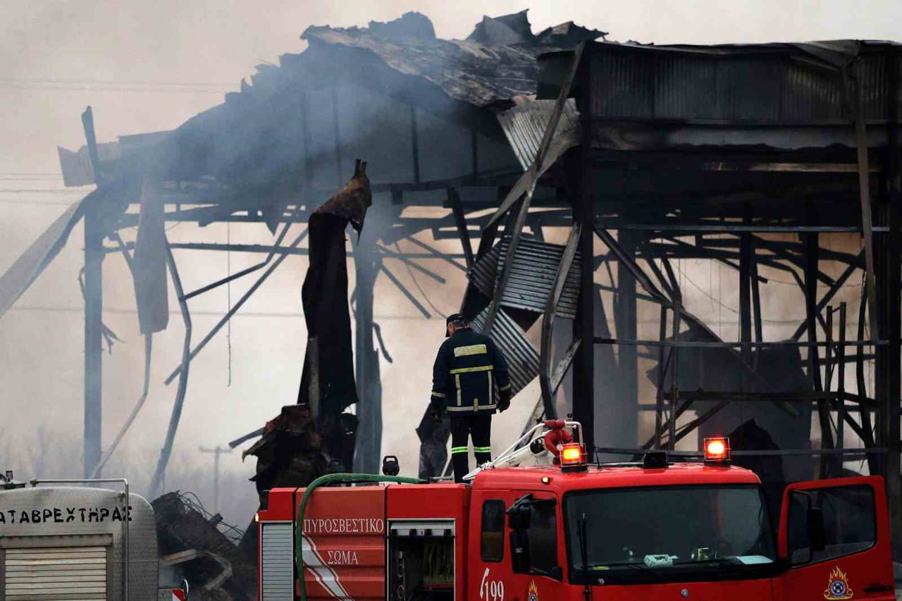 YUNANİSTAN’IN TESALYA BÖLGESİNE BAĞLI TRİKALA ŞEHRİNDE BİR BİSKÜVİ FABRİKASINDA MEYDANA GELEN...