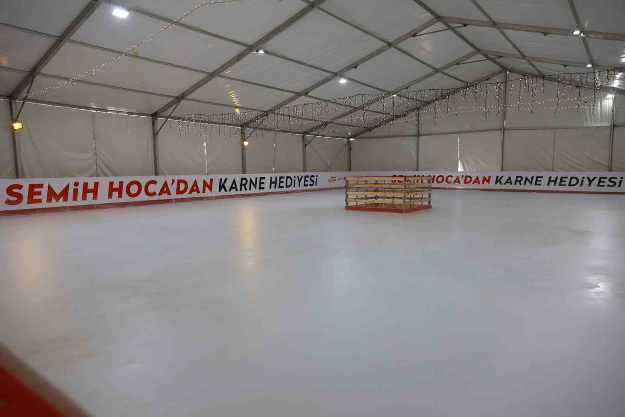 YUNUSEMRE BELEDİYE BAŞKANI SEMİH BALABAN, OKULLARIN ARA TATİLE GİRMESİYLE BİRLİKTE ÖĞRENCİLERİ...