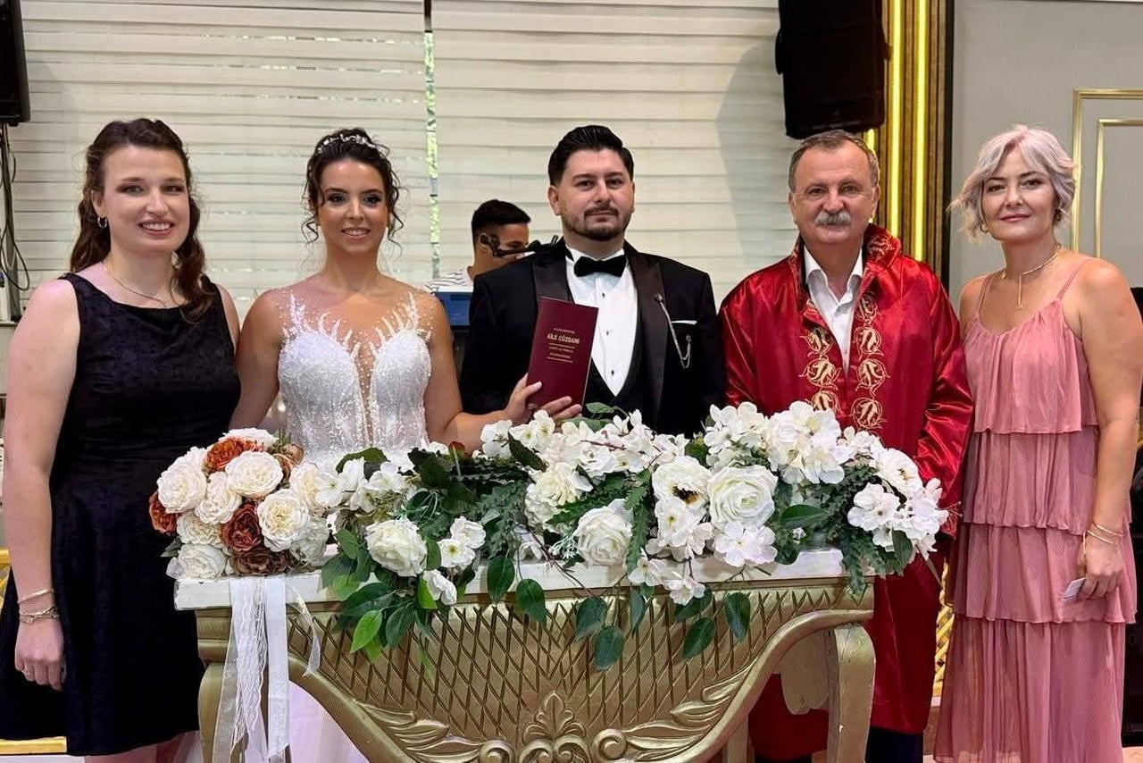 YUNUSEMRE BELEDİYESİ, 2025 YILI BOYUNCA EVLİLİK YOLUNDA İLK ADIMI ATAN BİN 464 ÇİFTİN NİKAHINI...
