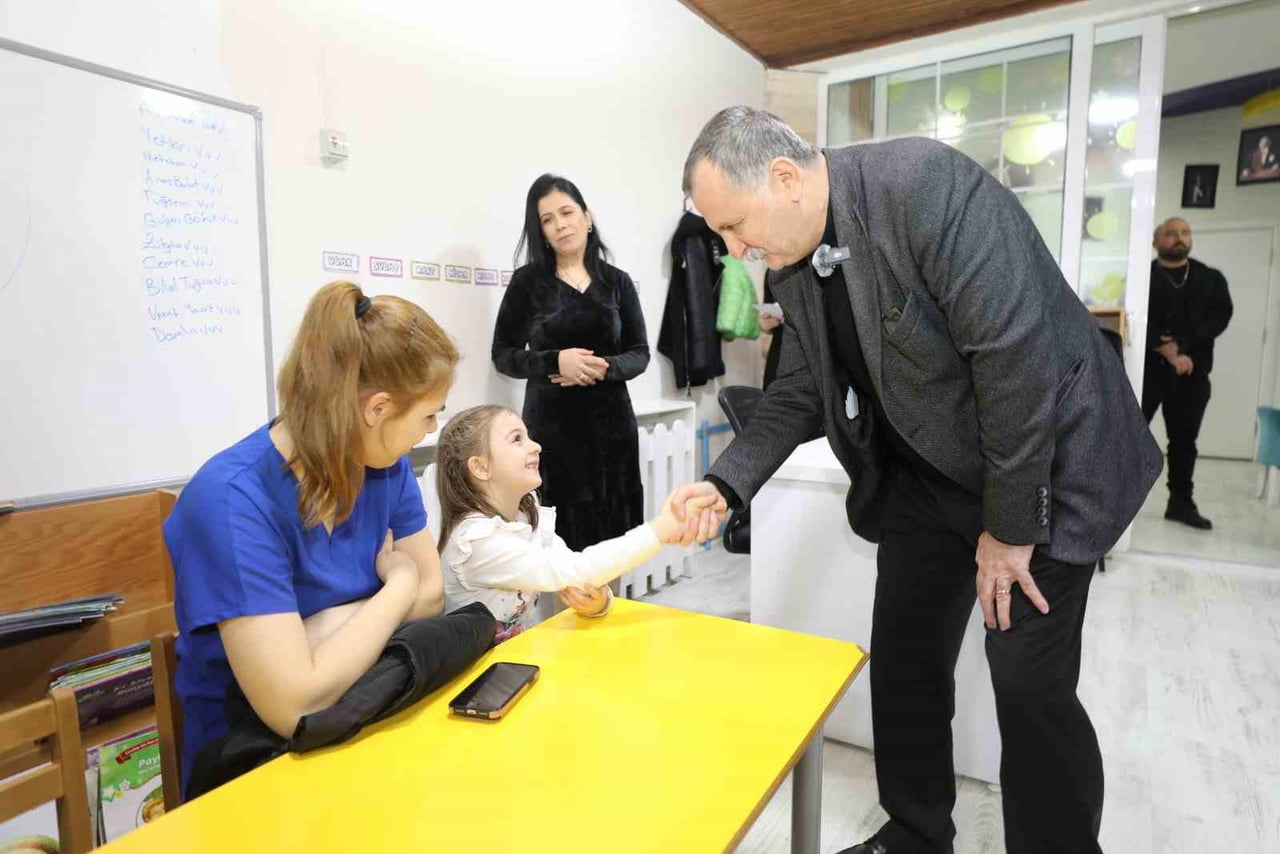 YUNUSEMRE BELEDİYESİ, 2025 YILINDA HİZMETE SUNDUĞU 4 YENİ KREŞLE İLÇEDEKİ ÖĞRENCİ KAPASİTESİNİ...