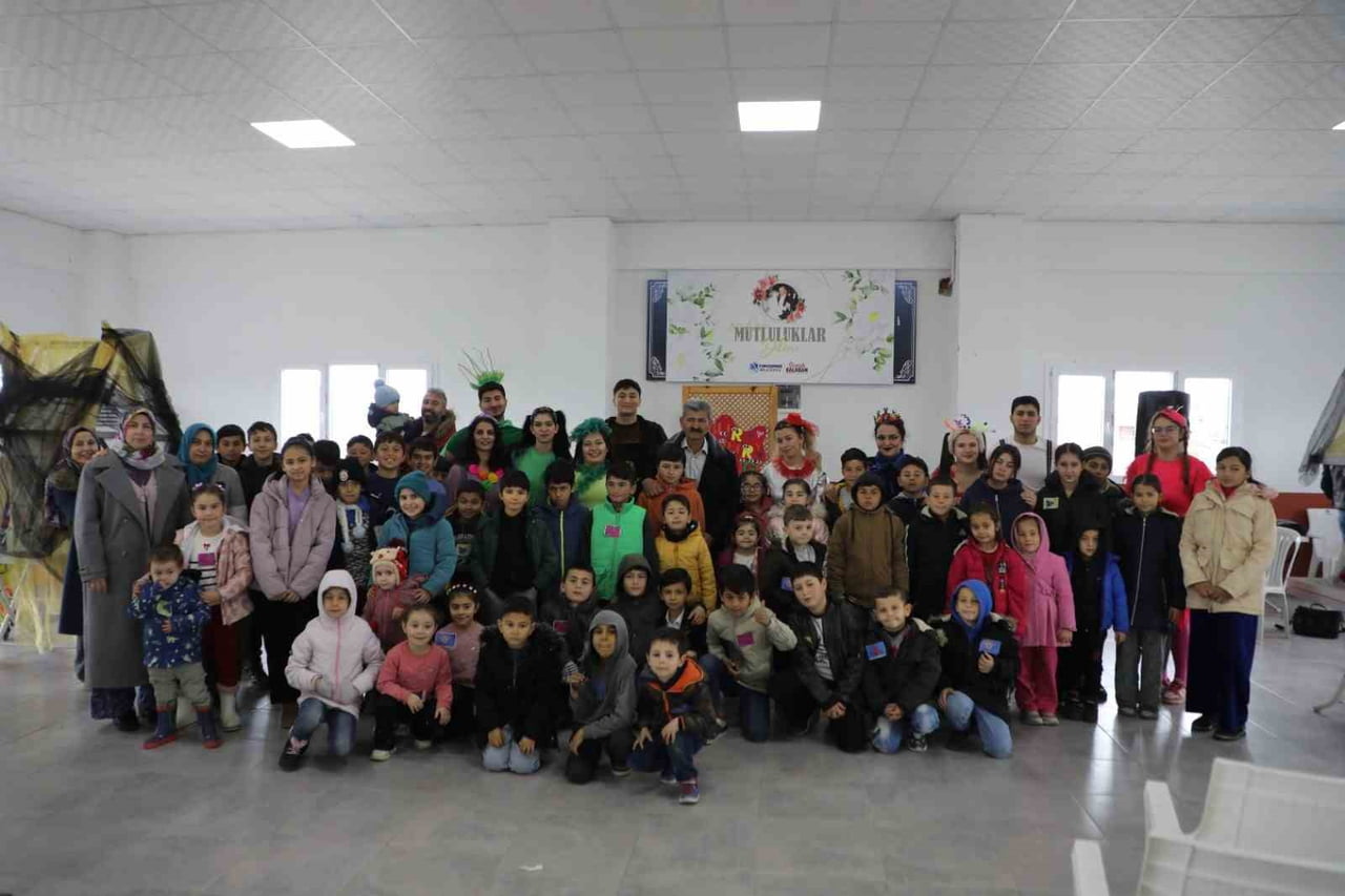 YUNUSEMRE BELEDİYESİ’NİN ARA TATİL ETKİNLİKLERİ KAPSAMINDA SAHNELENEN "BİZİM AYŞE ABUR CUBUR...