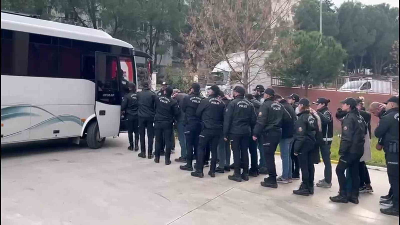 YUNUSEMRE VE ŞEHZADELER İLÇELERİNDE NİTELİKLİ DOLANDIRICILIK VE KARA PARA AKLAMA OPERASYONUNDA 16...