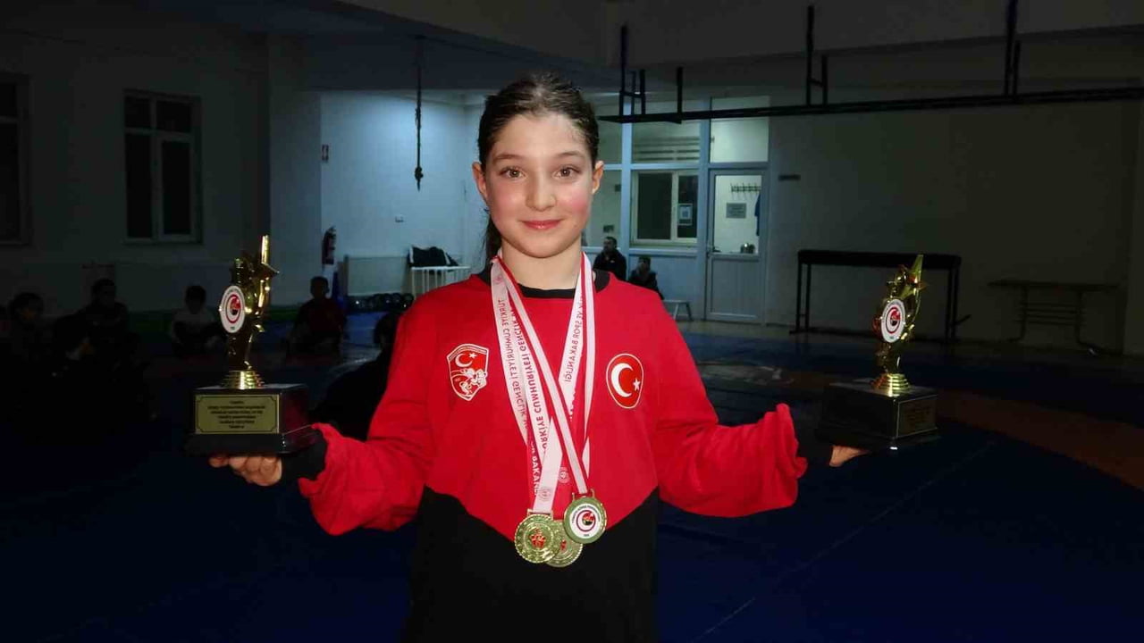 YURT DIŞINDA TÜRKİYE’Yİ TEMSİL ETMEYİ HEDEFLEDİĞİNİ SÖYLEYEN GENÇ SPORCU, ÖZELLİKLE KIZ...