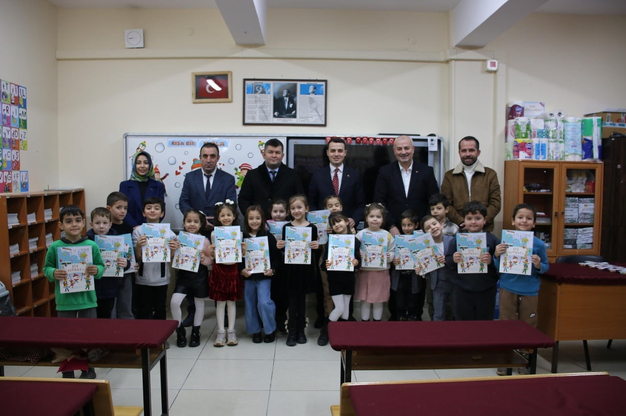 YURT GENELİNDE OLDUĞU GİBİ DÜZCE’DE DE 15 GÜNLÜK YARIYIL TATİLİ DAĞITILAN KARNELERLE BAŞLADI....