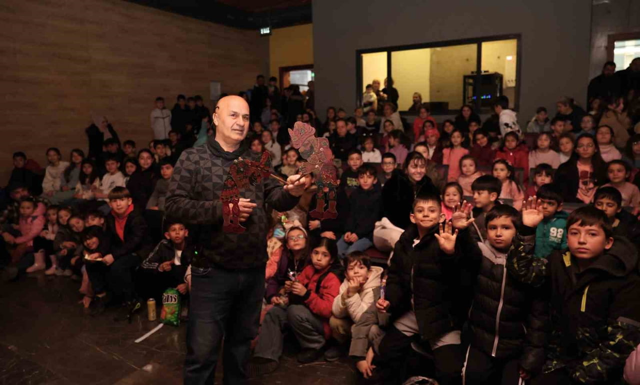 YÜZLERCE YILLIK GEÇMİŞE SAHİP OLAN GÖLGE OYUNU KARAGÖZ’Ü YAŞATMAK VE GELECEK KUŞAKLARA AKTARMAK...