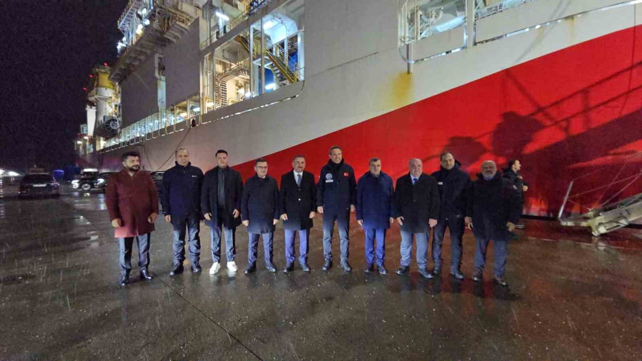 ZONGULDAK'TA FİLYOS LİMANI'NDAKİ YAVUZ SONDAJ GEMİSİ'NDEN SONDAJ, SİSMİK ARAŞTIRMA GEMİLERİ VE...