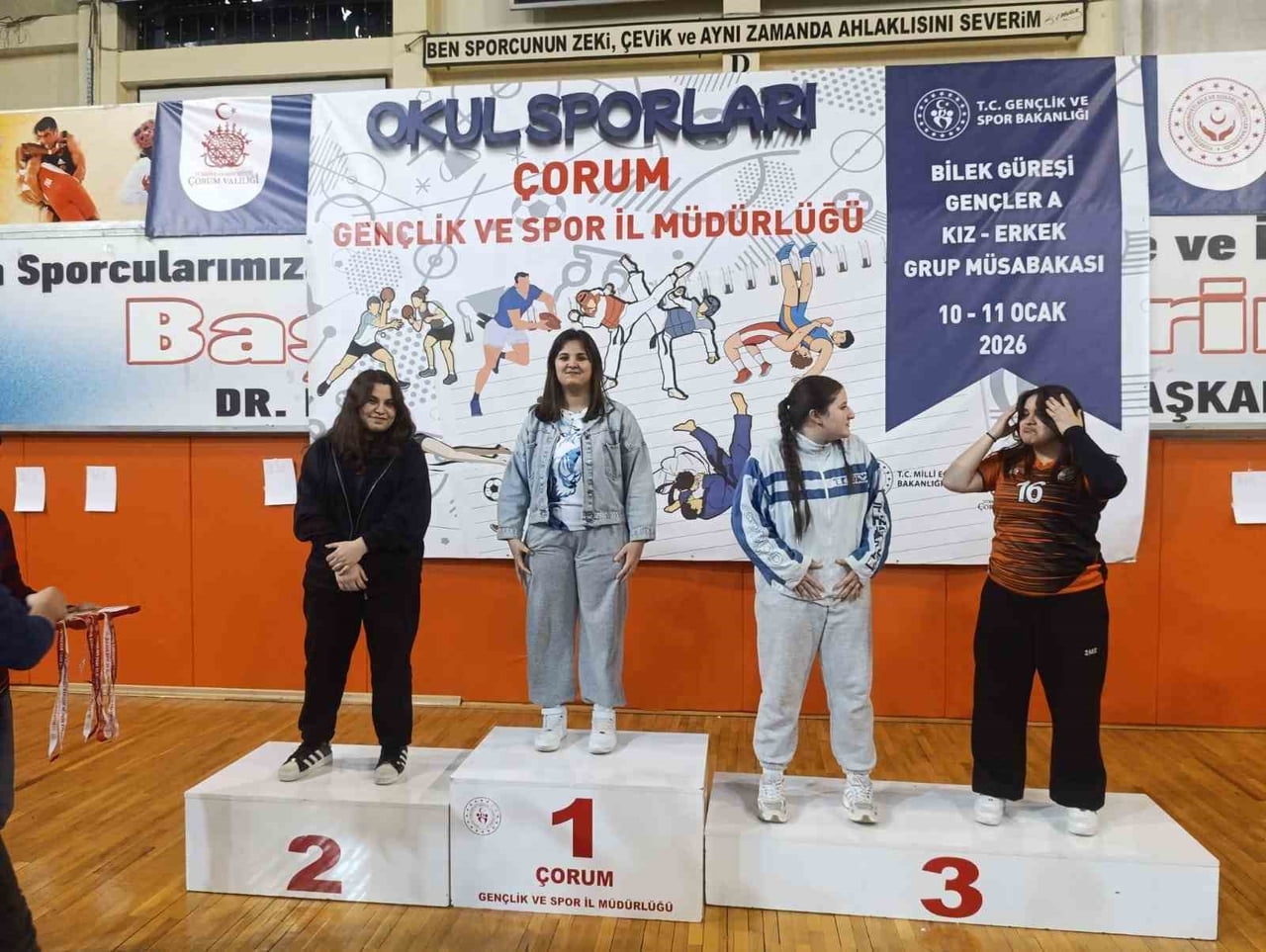 ZONGULDAK (İHA) - ALAPLI İMAM HATİP LİSESİ, ÇORUM İLİNDE DÜZENLENEN SPOR MÜSABAKALARINDA BÜYÜK BİR...