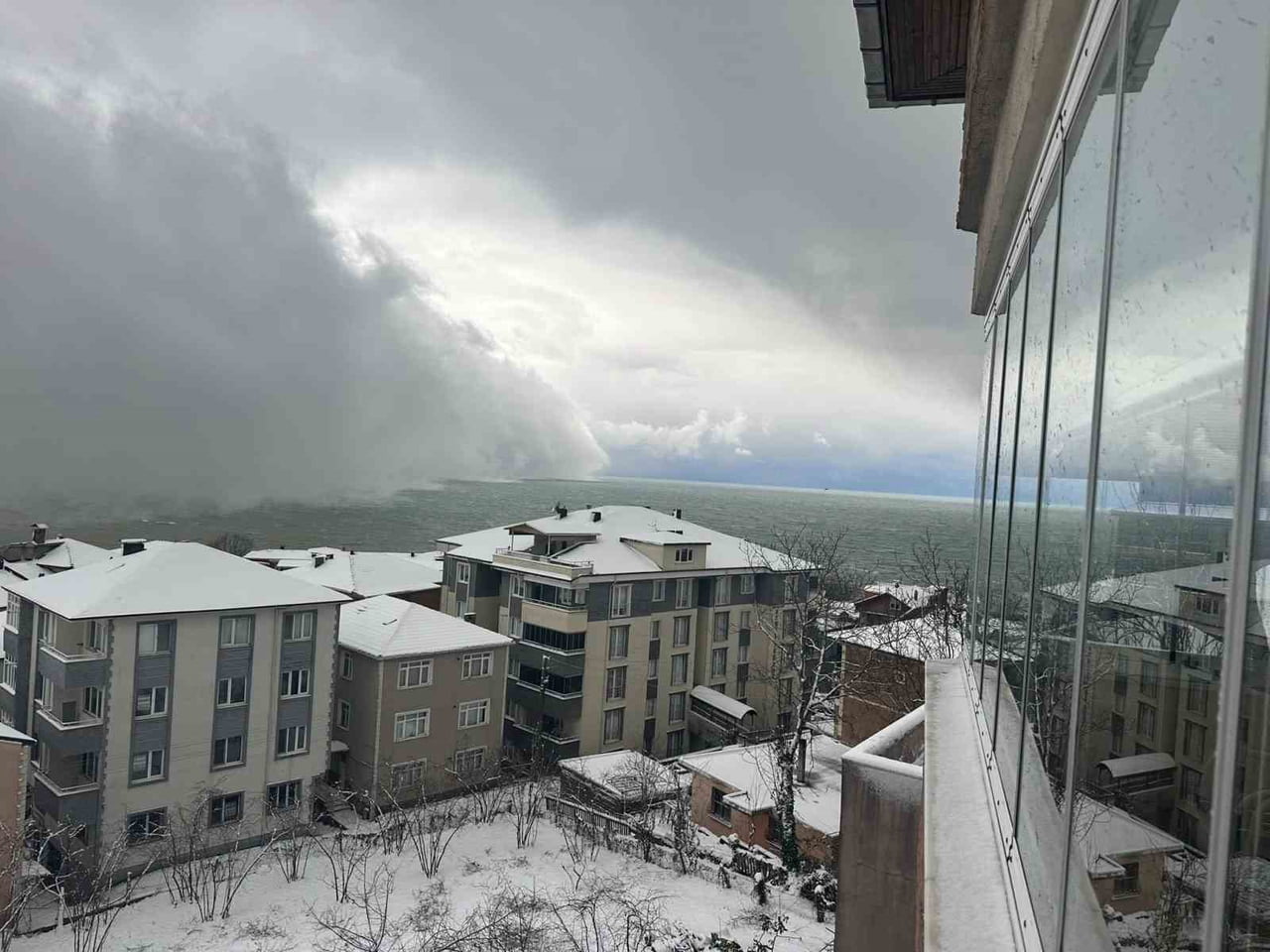 ZONGULDAK (İHA) - ZONGULDAK’TA ETKİLİ OLAN YOĞUN KAR YAĞIŞI, ALAPLI İLÇESİNDE FIRTINAYA DÖNÜŞTÜ....