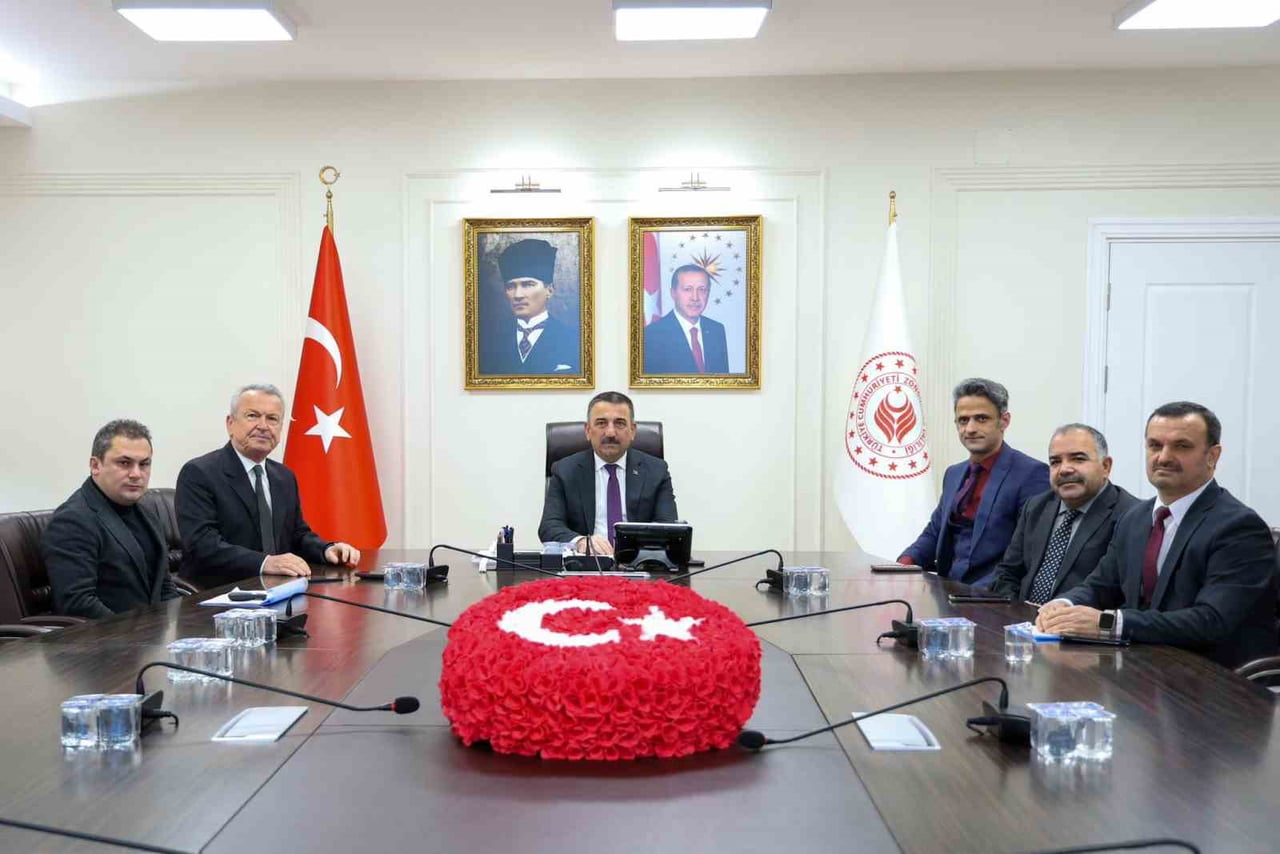ZONGULDAK VALİSİ OSMAN HACIBEKTAŞOĞLU, ÇAYCUMA İLÇESİNDEKİ YEREL YÖNETİCİLERİ VE İL MÜFTÜSÜNÜ...