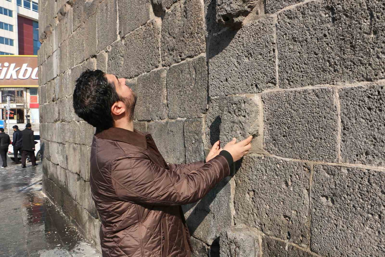 1932 YILINDA DAĞKAPI VE MARDİN KAPI ÇEVRESİNDE YIKILAN DİYARBAKIR SURLARININ BİR KISMI, İÇERİK...