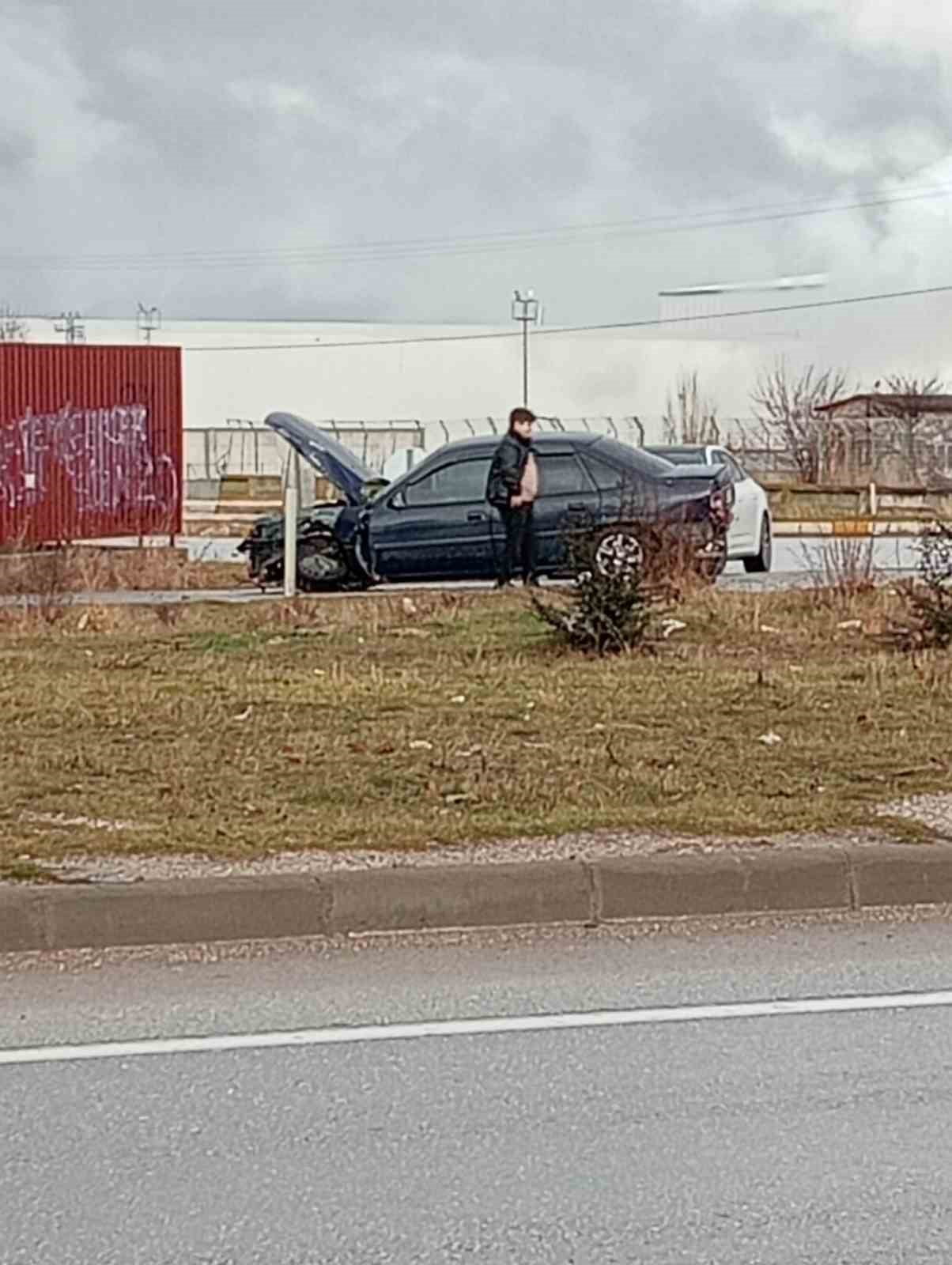 AFYONKARAHİSAR'DA 4 OTOMOBİLİN ÇARPIŞMASI SONUCU MEYDANA GELEN ZİNCİRLEME TRAFİK KAZASINDA 3 KİŞİ...