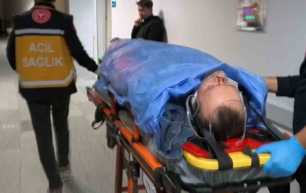 AKSARAY’DA KAYNAKÇININ APARTMANDAKİ DOĞALGAZ BORUSUNU KAYNATTIĞI ESNADA PATLAMA YAŞANDI. BİNANIN...