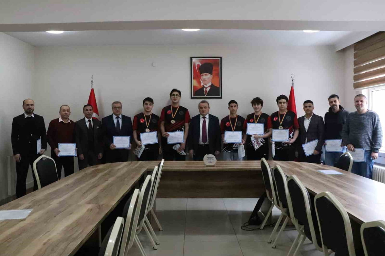 BİLECİK'İN BOZÜYÜK İLÇESİNDE SPOR VE TEKNOLOJİ YARIŞMALARINDA ÖNEMLİ BAŞARILAR ELDE EDEN...