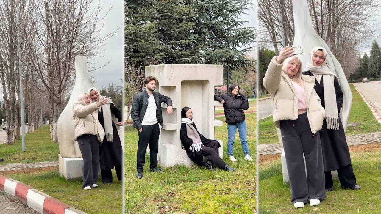 BİLECİK ŞEYH EDEBALİ ÜNİVERSİTESİNDE (BŞEÜ) DOĞAL TAŞIN SANATLA BULUŞMASI, MERKEZ KAMPÜSÜNDE...