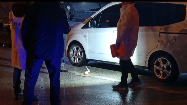 BURSA’NIN YILDIRIM İLÇESİNDE POLİS EKİPLERİNİN ŞÜPHE ÜZERİNE DURDURMAK İSTEDİĞİ OTOMOBİL KAÇMAYA...