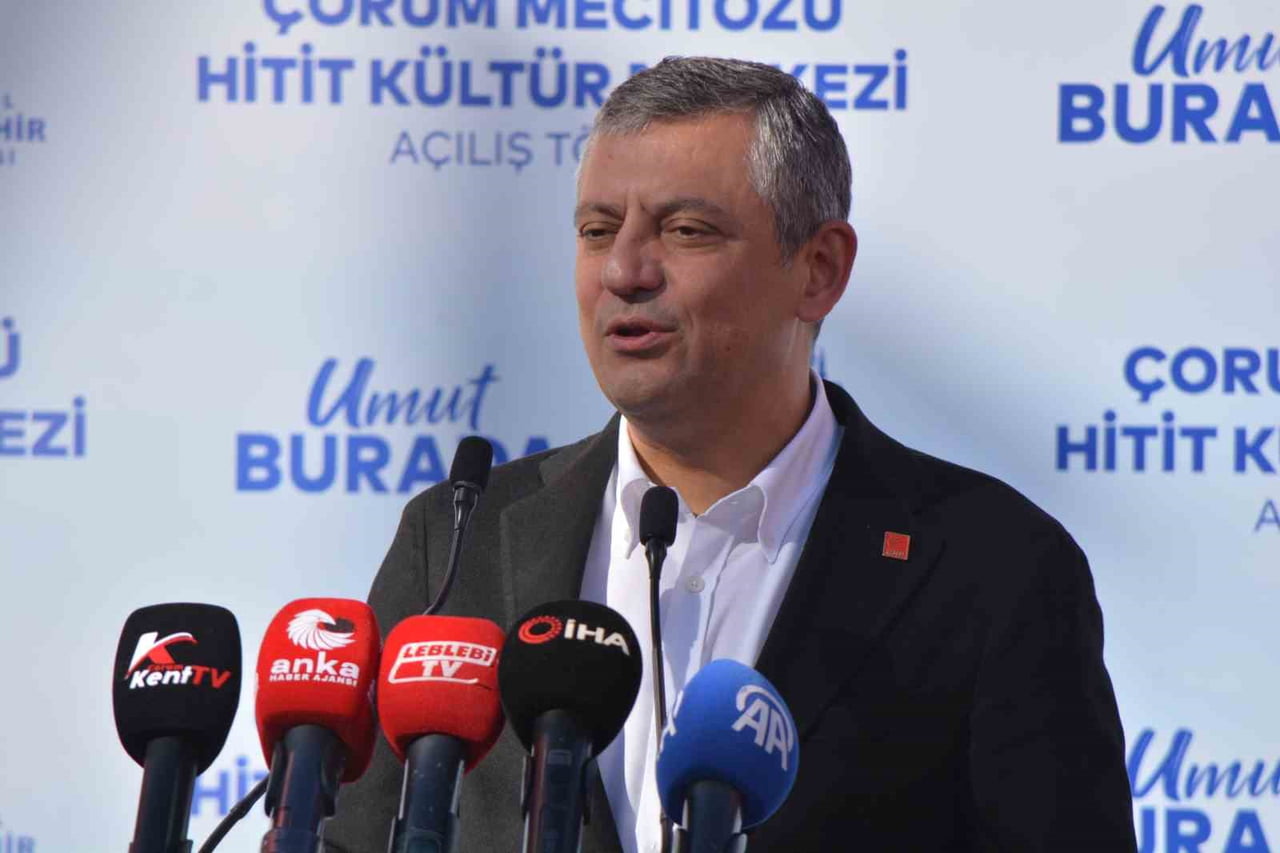 CHP GENEL BAŞKANI ÖZGÜR ÖZEL, ÇORUM'UN MECİTÖZÜ İLÇESİNDE AÇILAN HİTİT KÜLTÜR MERKEZİ'NİN AÇILIŞ...