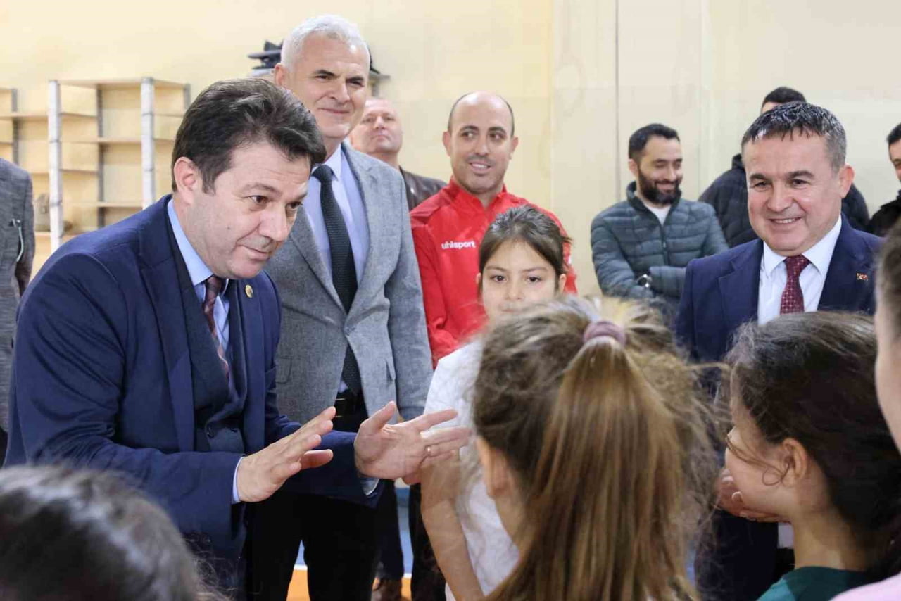 CİMNASTİK FEDERASYONU BAŞKANI SUAT ÇELEN, BİLECİK'TE DEVAM EDEN CİMNASTİK ANTRENMANLARINI YERİNDE...