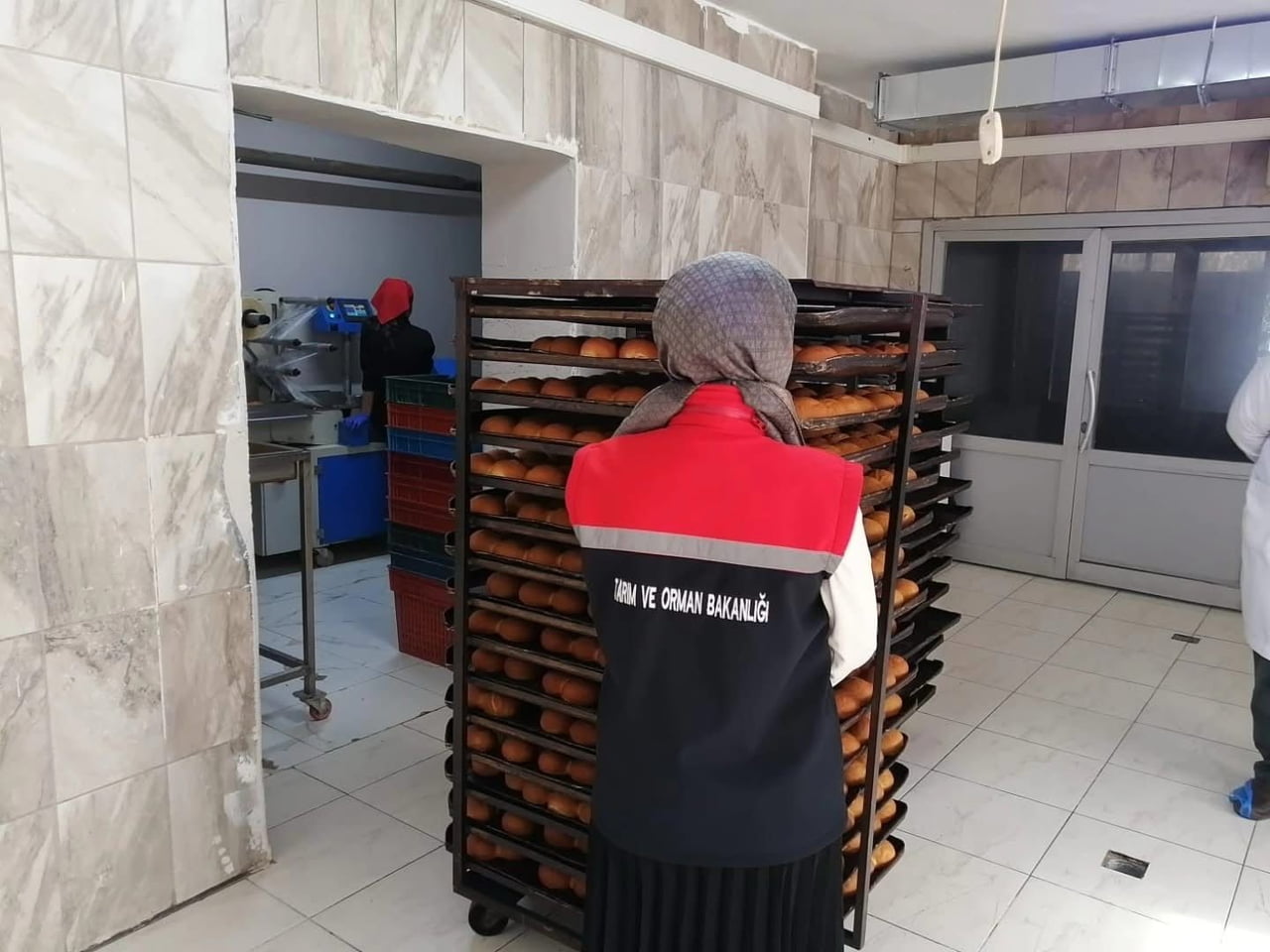 ERZURUM’DA GIDA SATIŞI YAPAN İŞLETMELERE YÖNELİK DENETİMLER ARALIKSIZ SÜRDÜRÜLÜYOR.